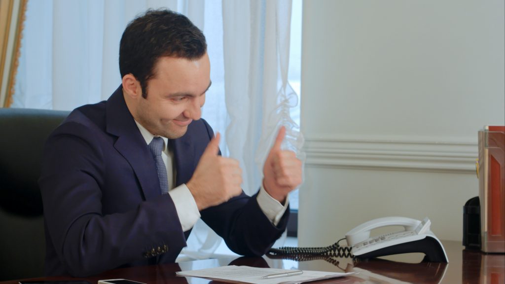 «Ненавидь того, кто тебя расхваливает». Почему?