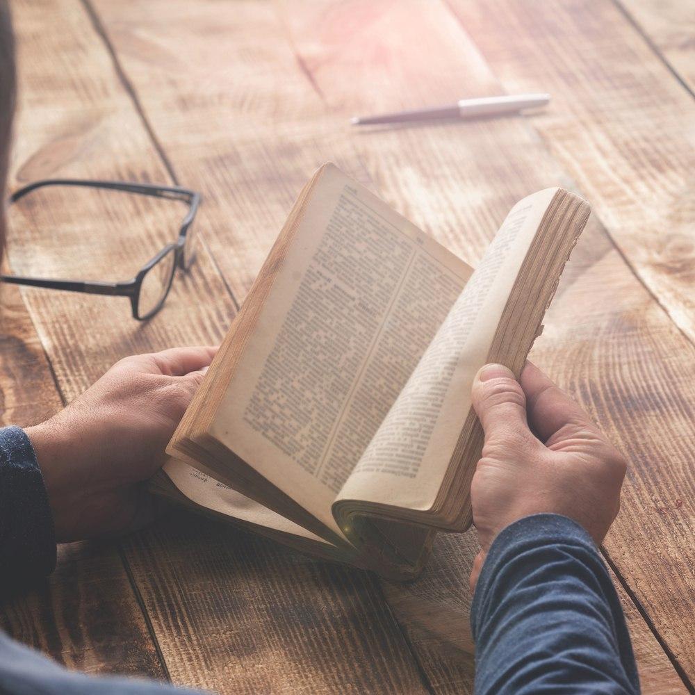 Есть сотни религий. Каждая утверждает, что она права. Где истина?