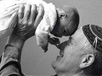 А что, по Торе надо уважать не только родителей, но и старшего брата тоже?