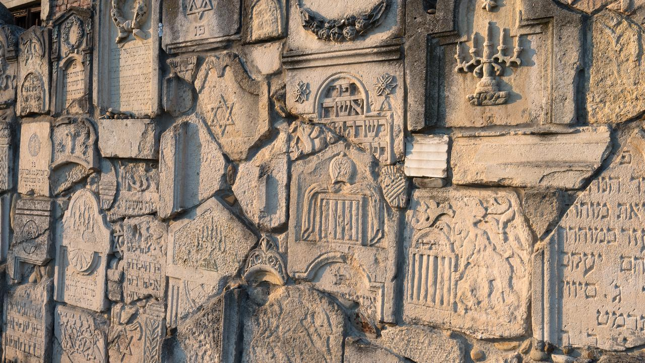 Религия — это набор догм?